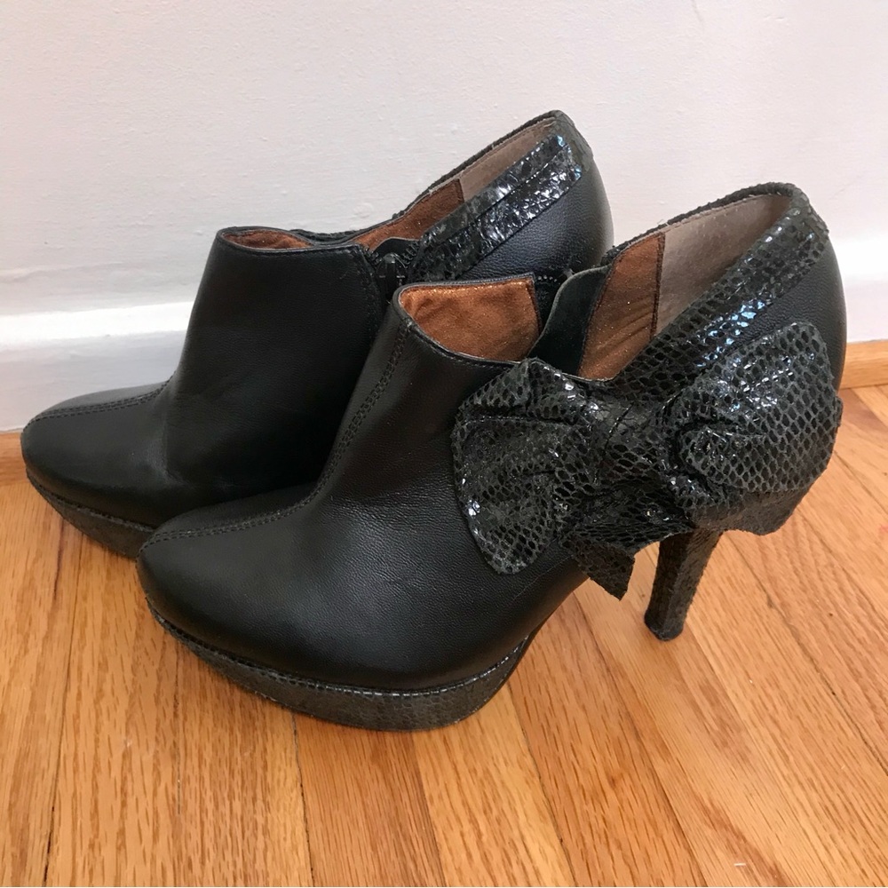 IRREGULAR CHOICE Elegant Black Ankle Boots with Snake Skin Bow